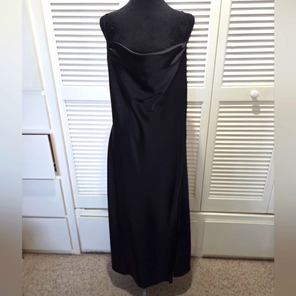 NWT Elegant Black Sleeveless Gown. Sz L